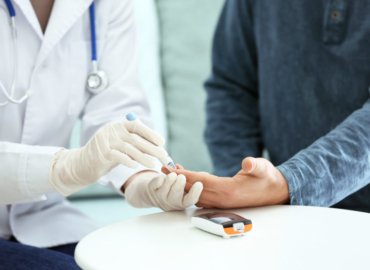 Обратитесь к эндокринологу: бережный подход к вашему здоровью